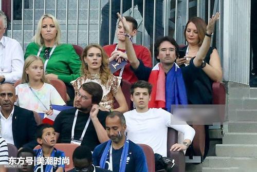 法国夺冠,LV太子妃水果娜笑到合不拢嘴,世界杯闭幕最幸福超模