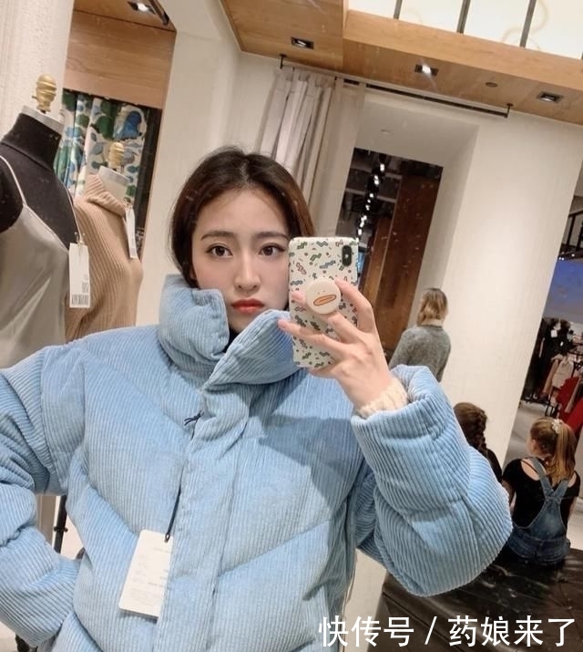  『妹子们』这年代了还不知道怎么搭配灯芯绒棉服？萌妹子进来，手把手包教会