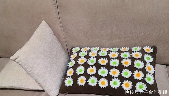  「花香」像闻花香一样看着雏菊，每天都变得美丽