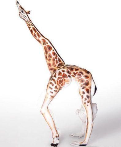 画在身上的“牛仔裤”，“穿”上街竟然无人发现，网友：又骗我