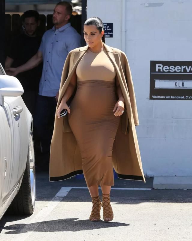 她一个屁股就够在北京买好几套房，比整容网红的脸都值钱!