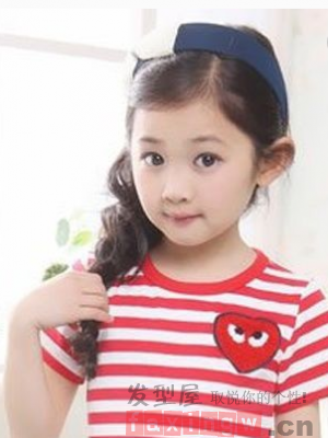 小孩马尾辫的简单扎发 时尚可爱更好看