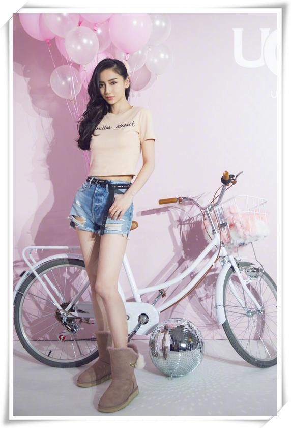 杨颖为了美真是拼，脚踩“两根针”亮相节目，敬业女人的楷模啊!