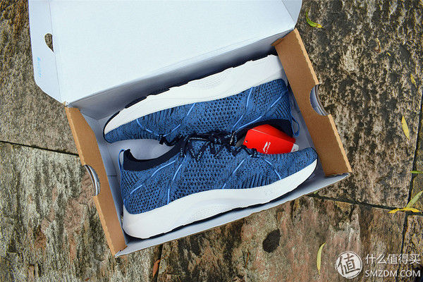 上了时装周，跑鞋也“变潮”-李宁轻云减震跑鞋开箱篇