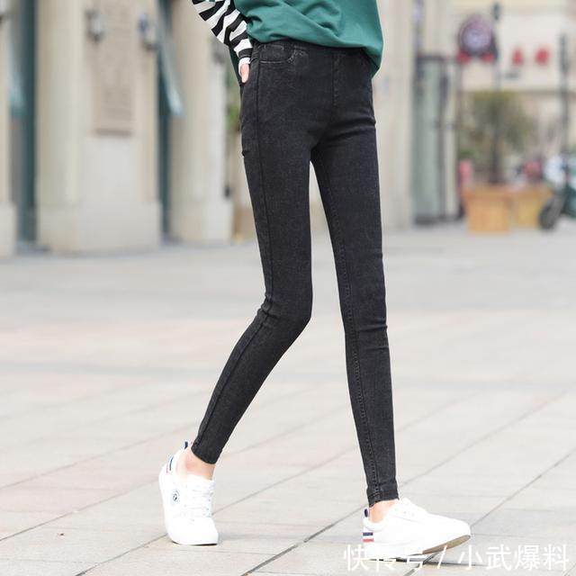 还在穿防走光打底裤就过时了 现在流行可外穿的打底裤了