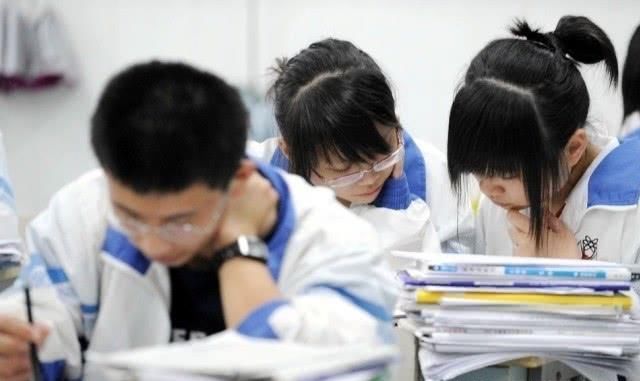  #江苏省#江苏将重新使用全国卷，竞争却依然激烈，还是一样心酸