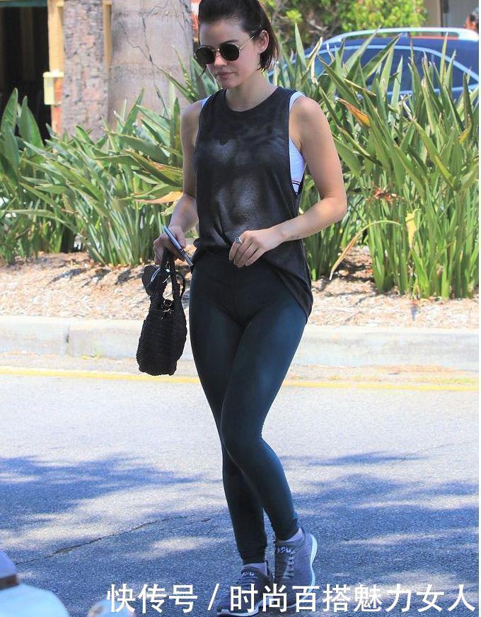 美国斯蒂迪奥城，露西·海尔穿着无袖衬衫配打底裤秀完美身材网友