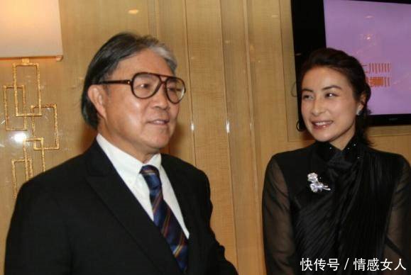 郭晶晶气场真不是盖的！和公公霍震霆出席活动，霍启刚都靠边站了