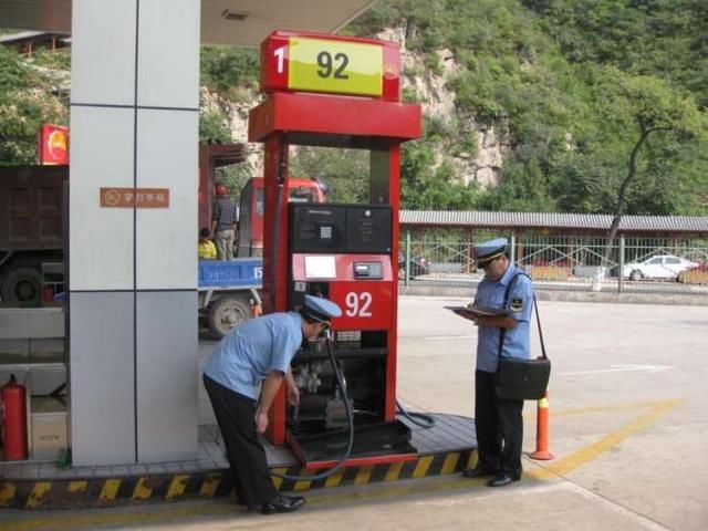 为什么国际油价下跌，国内油价反而一涨再涨？钱都哪去了？