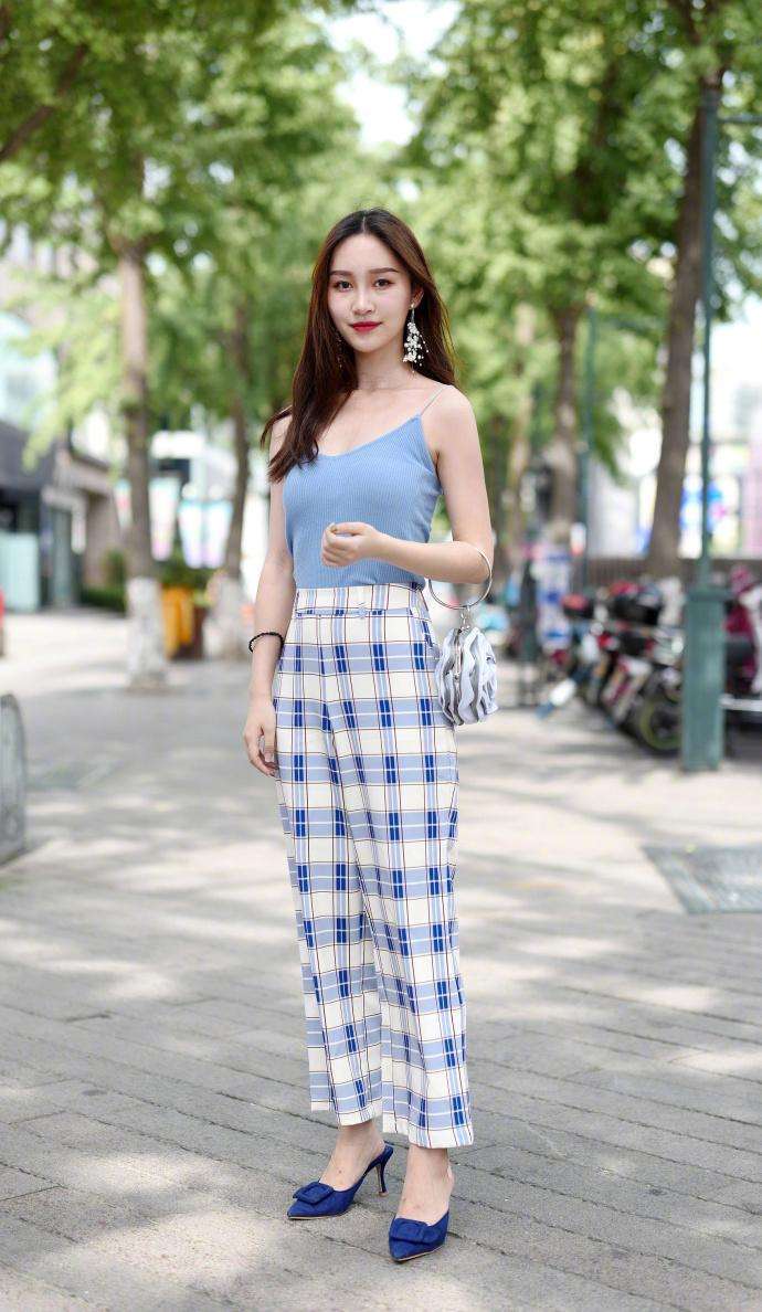 杭州街拍, 颜值高, 身材迷人的小姐姐, 自然让人喜欢