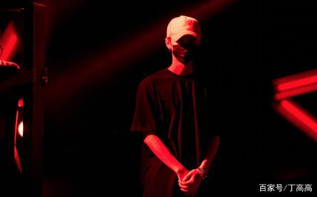 为什么鹿晗为自己女友关晓彤发了1条庆生微博，却引来很多人喷