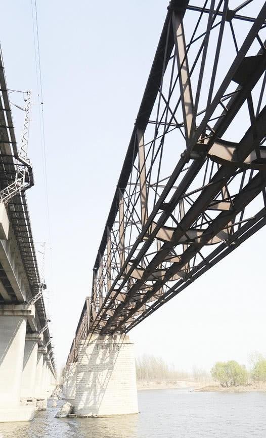 詹天佑设计的中国第一大铁桥,长665米,至今125年成旅游景点