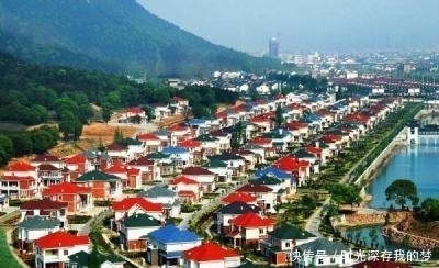 老外拍下中国、印度有钱的村庄，对比后感叹万分