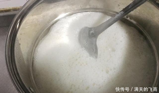 「做出来」想吃豆腐出不去,咋办那就用黄豆和白醋在家做一块豆腐来吃