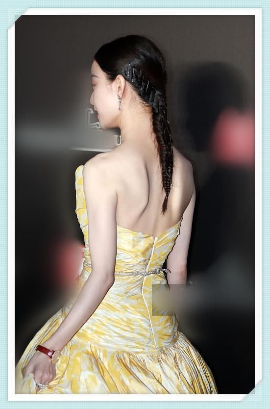 许晴宝刀未老！49岁穿抹胸裙依然艳压群芳，连倪妮都不是她对手！