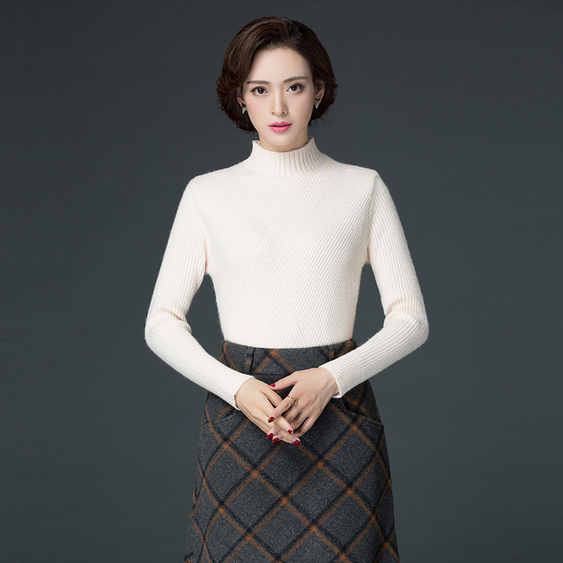 聪明的女人应该学会这样穿，新款羊绒衫+直筒裤，保暖显嫩美