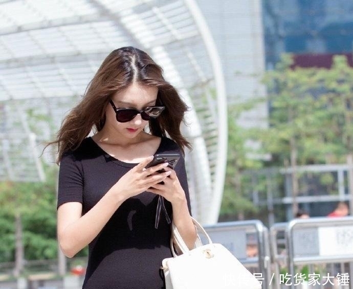  女人|街拍微胖身材才是极品，穿紧身裙女人味十足