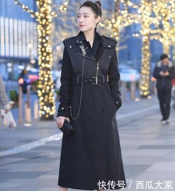  『争奇斗艳』街拍美图，清新脱俗的脚，高跟争奇斗艳谁更美？