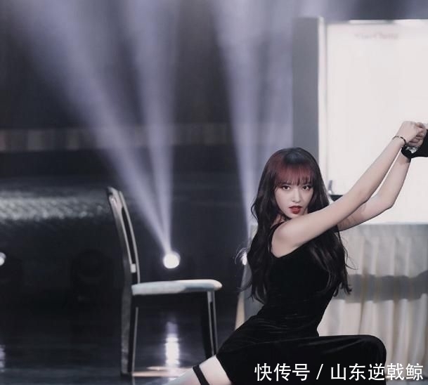 程潇@杜海涛和程潇跳舞,画面太过暧昧,程潇伸腿那刻看出身材多绝!