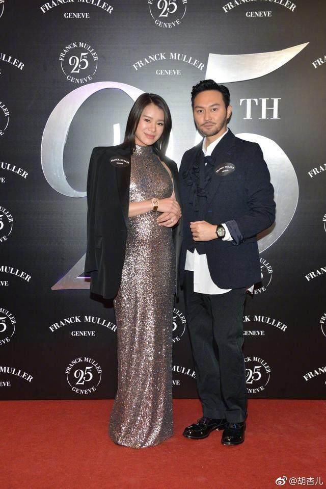 女明星怀孕依旧很拼:熊黛林脚踩恨天高，胡杏儿穿比基尼!