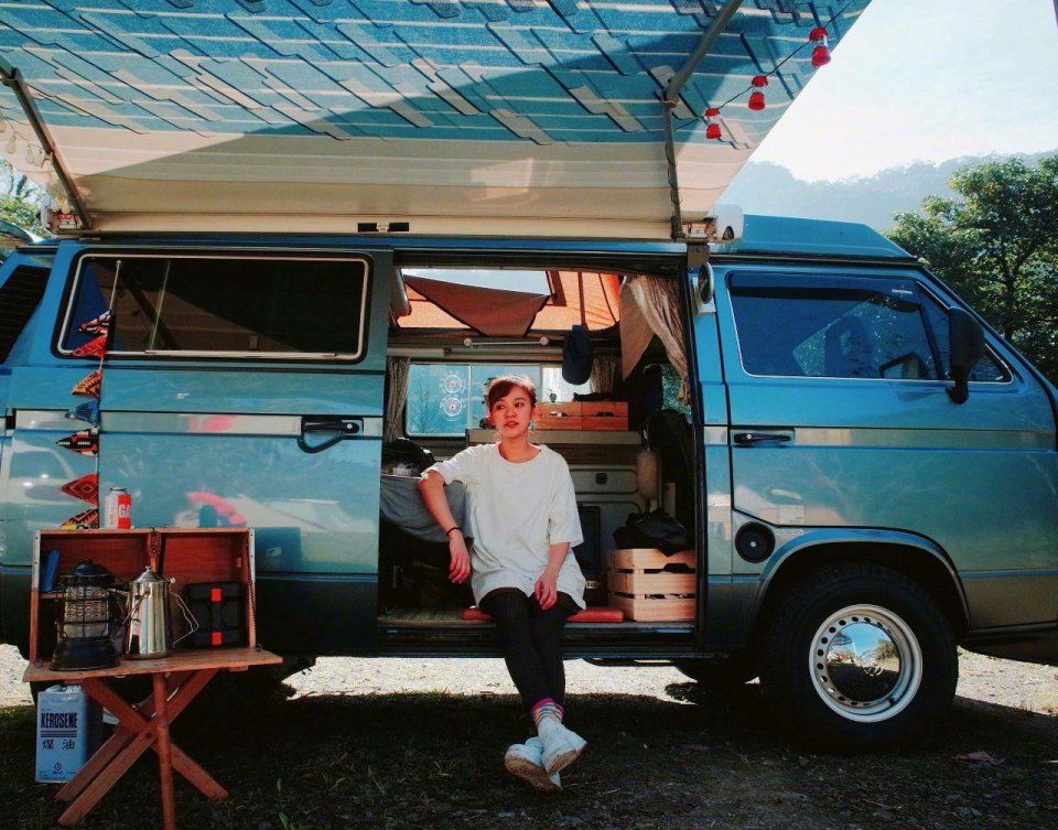 陈意涵不光有气质，还特别的会挑衣服!这样穿根本看不出怀孕了!