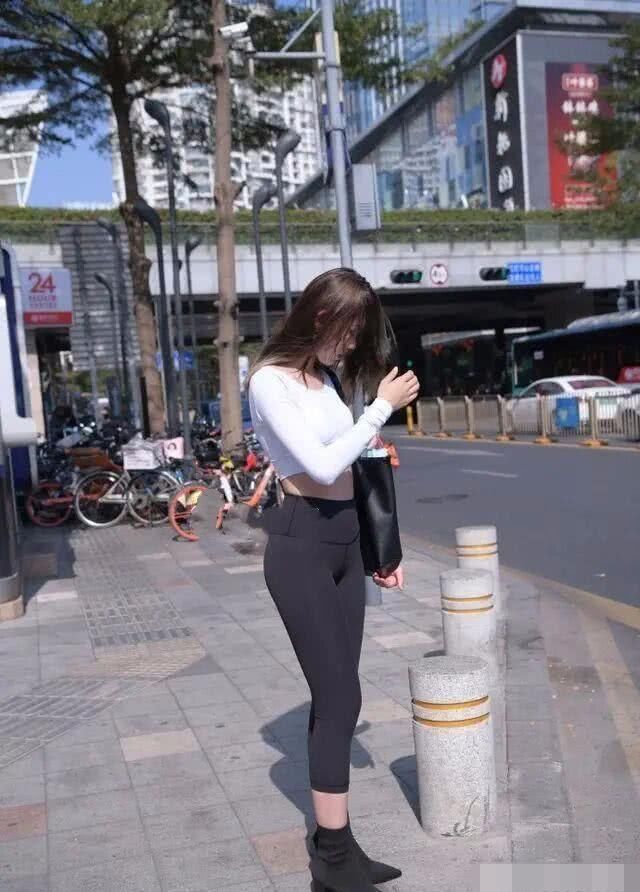 无痕|穿“无痕裤”逛街的美女,引领了街头新一轮的潮搭!