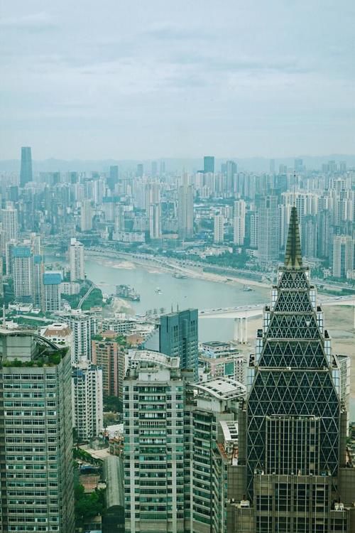 国庆重庆游客3859万人，明明比成都多1800万，为啥收入少100亿？