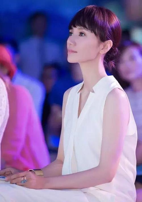 袁泉的气质,徐静蕾的洒脱,谁才是娱乐圈真正的文艺女神?