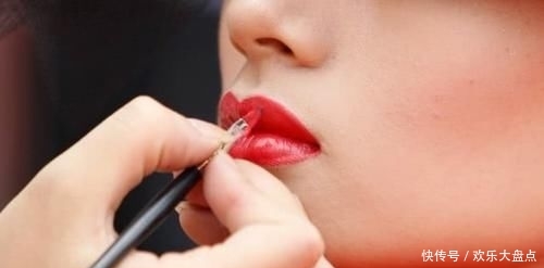 「选择」哑光的口红好还是丝绒的好 教你选择适合自己的化妆品