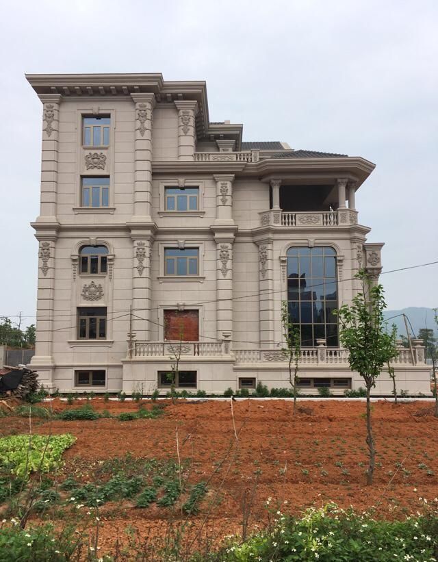 福建农村姑娘回老家过年，看到家家户户建豪华别墅，直言想嫁村里