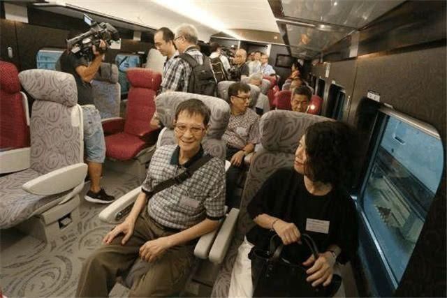 不丹土豪游客到中国旅游,一下火车愣住:我来的不是中国是印度?