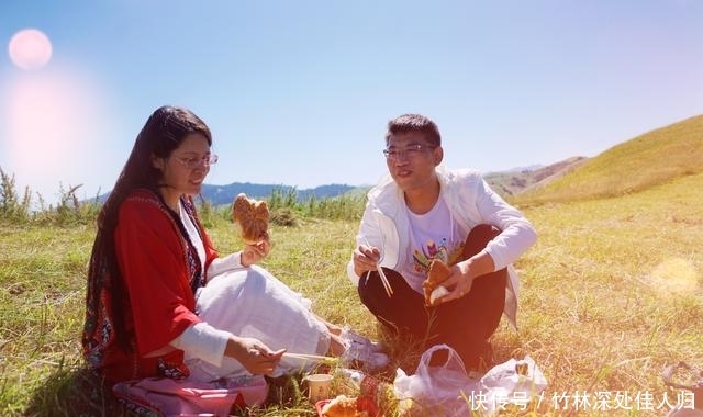 跟着哈萨克族牧民上山打草，体验哈萨克族生活，感受新疆秋季魅力