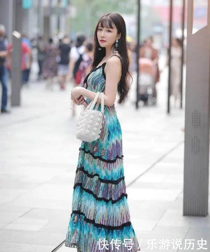 「臀裙」穿包臀裙和连衣裙的美女,美的风格各有千秋!