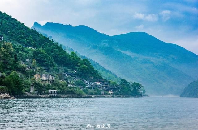 重庆大山深处隐藏一条百里画廊,景色梦幻如仙境,比洪崖洞还美