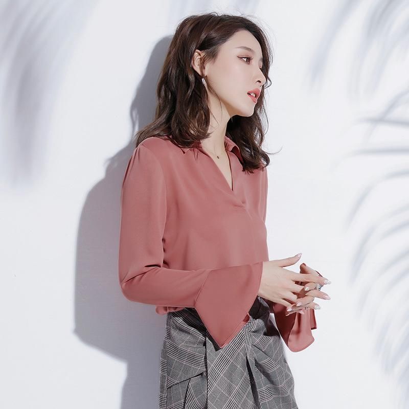 入秋早晚温差大，建议多穿“小香风套装”，有温度更有风度