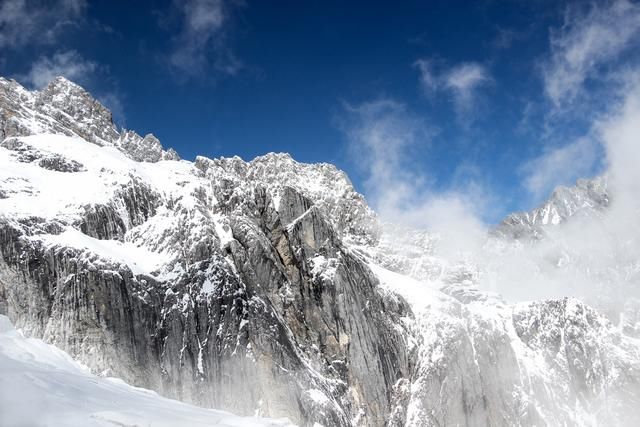 五一期间，山体岩石崩塌的玉龙雪山，到底是怎样的一座山？