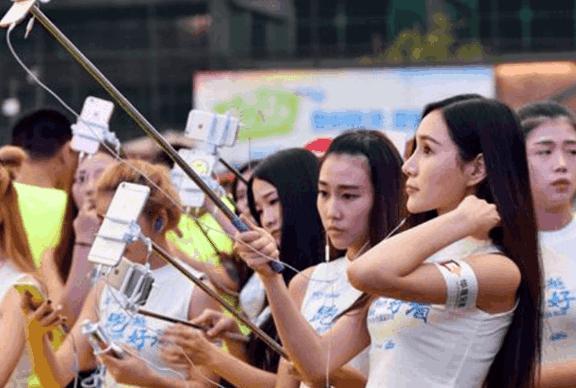 嘟嘟姐一条视频涨粉千万, 如今账号却被封, 官方只给出9字回应