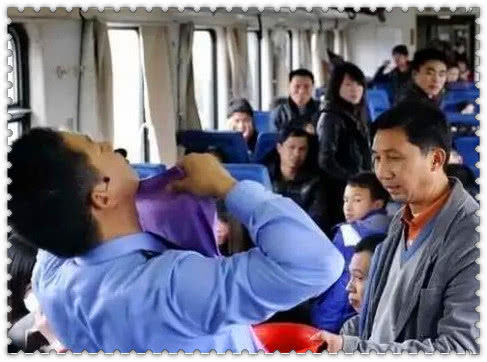 火车上卖东西的推销员，真正买东西的人也有，得知真相后没话说