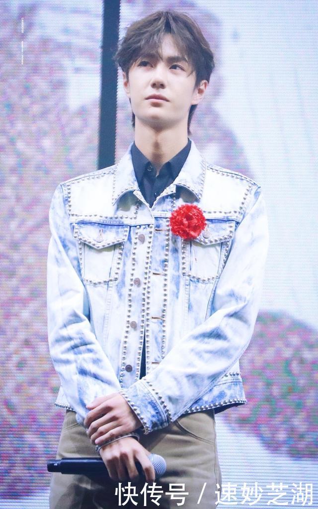 王一博跨年演唱会造型