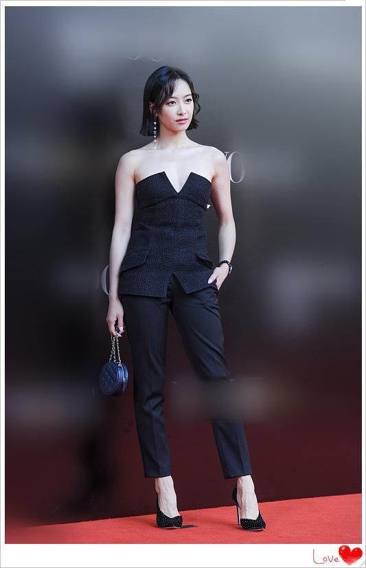 看了唐嫣的锁骨，再看看宋茜，网友：终于知道丰腴和苗条的差距了