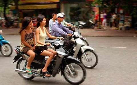 为什么在越南要注意当地的美女向你伸手，导游：动一下你就懂了