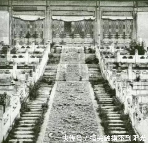  拍下■慈禧出逃后，日本人拍下了紫禁城的照片，让人不敢相信！