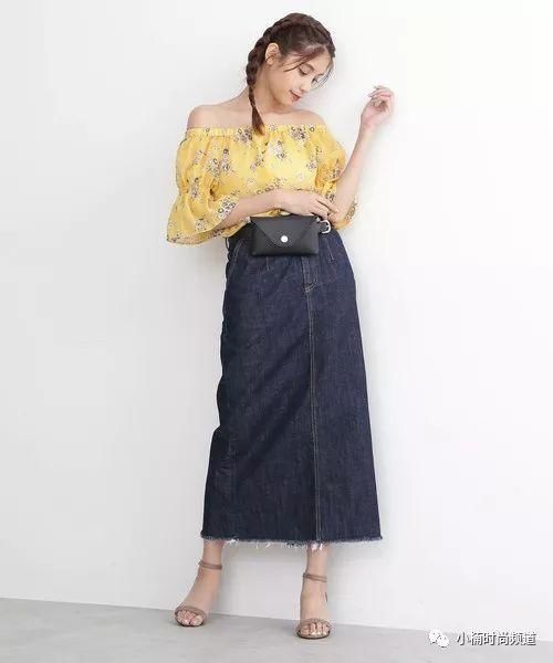 炎热夏天里就穿上日系成熟的露肩上衣展现时髦风格!