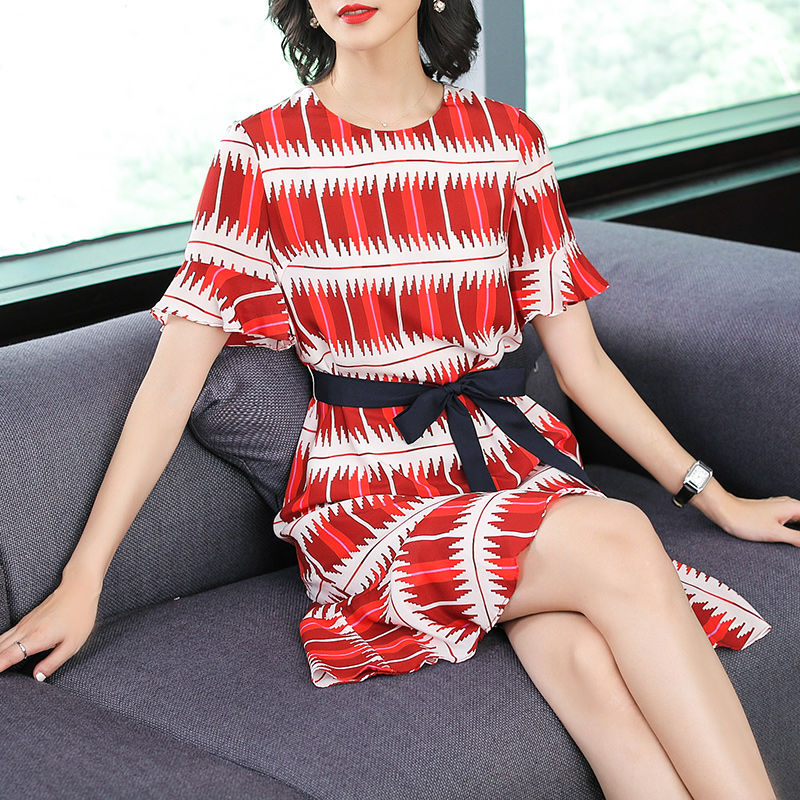 我的天!老婆不穿裤子更美了，直接穿这种裙子出门，美不胜收