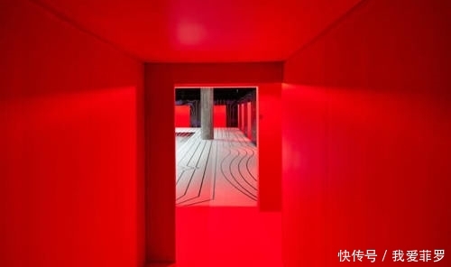 『时装周』2020秋冬时装周:玩转性别印象,Prada展现女性的强大力量