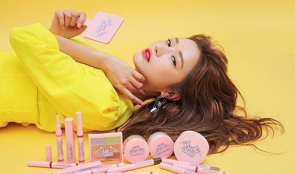 【自带】自带颜值还不贵 几款让人光看外形就想下手的韩国美妆小物