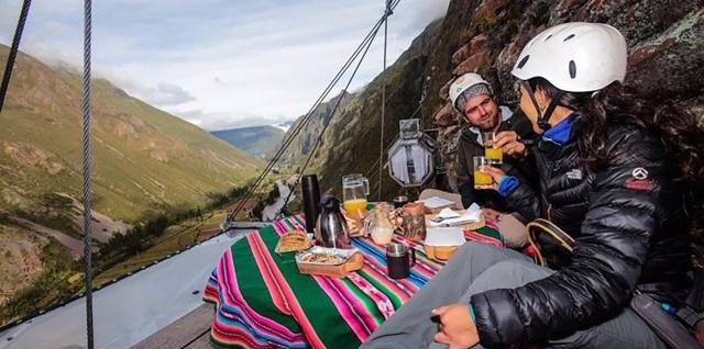 悬崖峭壁上的酒店床下就是悬崖,住一晚要2000元!