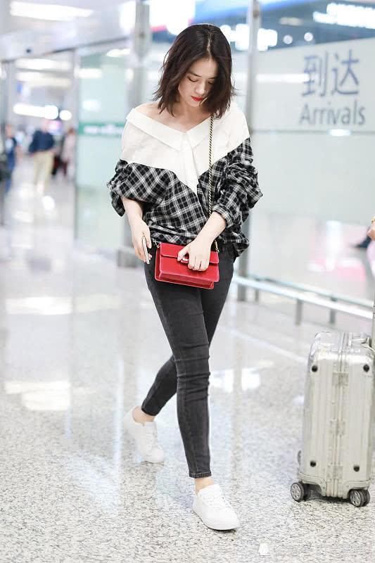 马思纯现机场未P照曝光，头发紧贴头皮，这是没洗头就出门了吗？