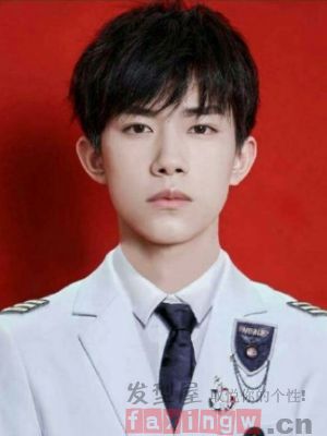 适合大一男生的发型 帅气发型开启人生新篇章