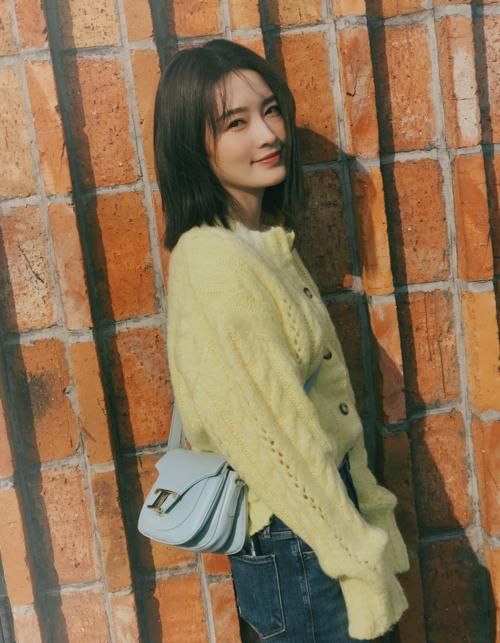 『感觉』李沁为什么一直留长发？看到她短发的模样，竟美回了16岁的感觉